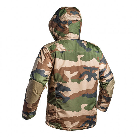 Parka militaire résistante et ergonomique HARDHELL XMF 200 FIGHTER CAM CE par A10 EQUIPMENT, avec isolation thermique HEAT PROTECT, technologie HARD-SHELL et tissu Ripstop