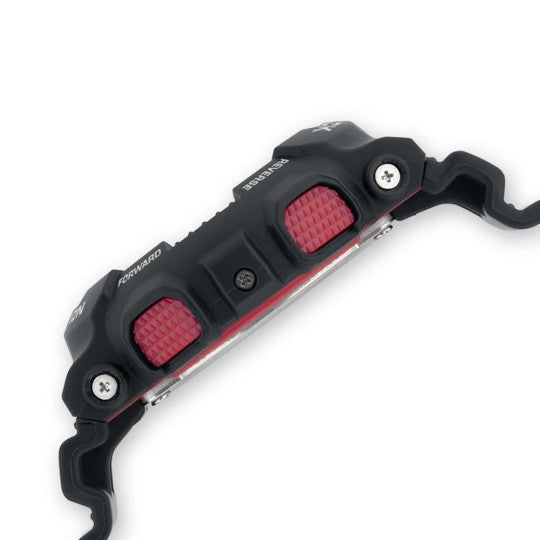 Montre-bracelet G-Shock GA-100 noir/rouge robuste et moderne de Casio avec affichage analogique et numérique, résistance magnétique, cinq alarmes quotidiennes et étanchéité jusqu