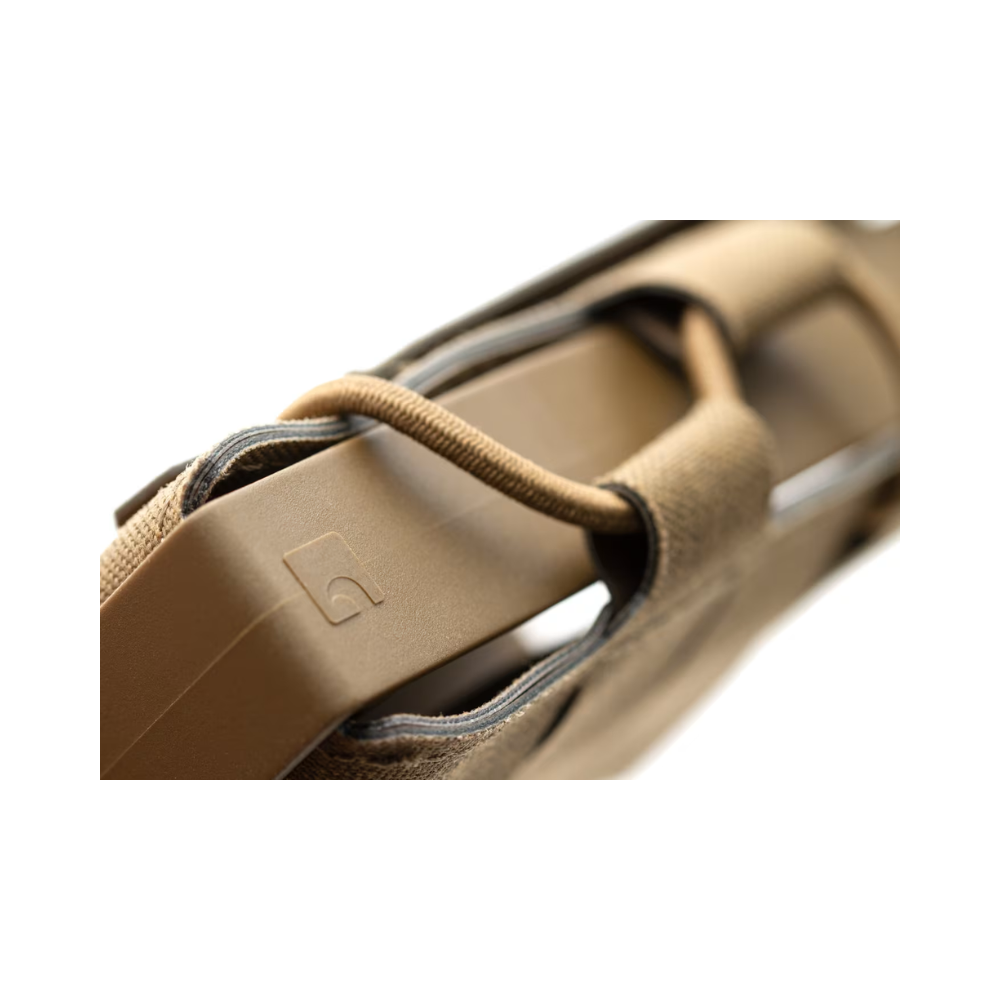 Porte-chargeur simple 5.56 / AK Speedpouch LC Coyote de Clawgear avec cadre de rétention en plastique et compatible avec le système MOLLE