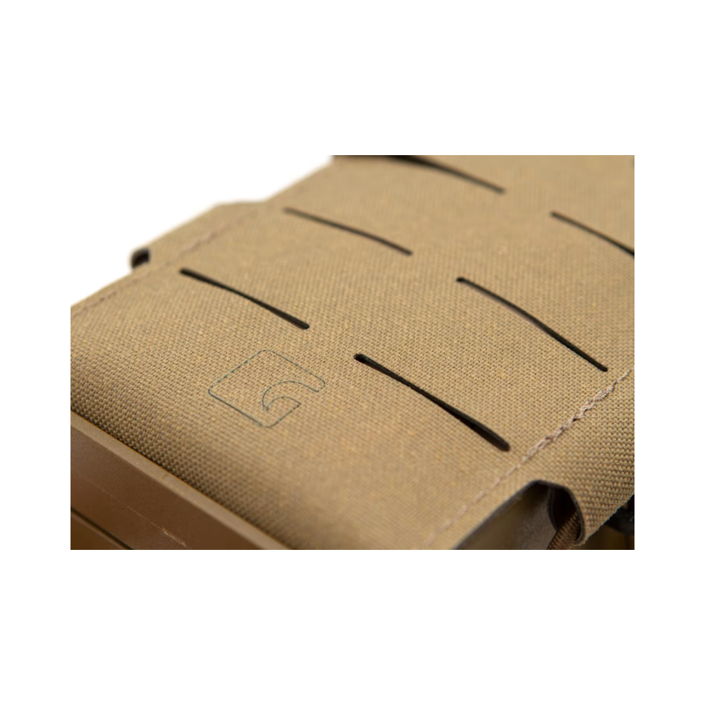 Double porte-chargeur Clawgear 5.56/AK Speedpouch en nylon léger et robuste, compatible avec le système MOLLE, conçu pour un dégainage rapide des chargeurs de carabine.