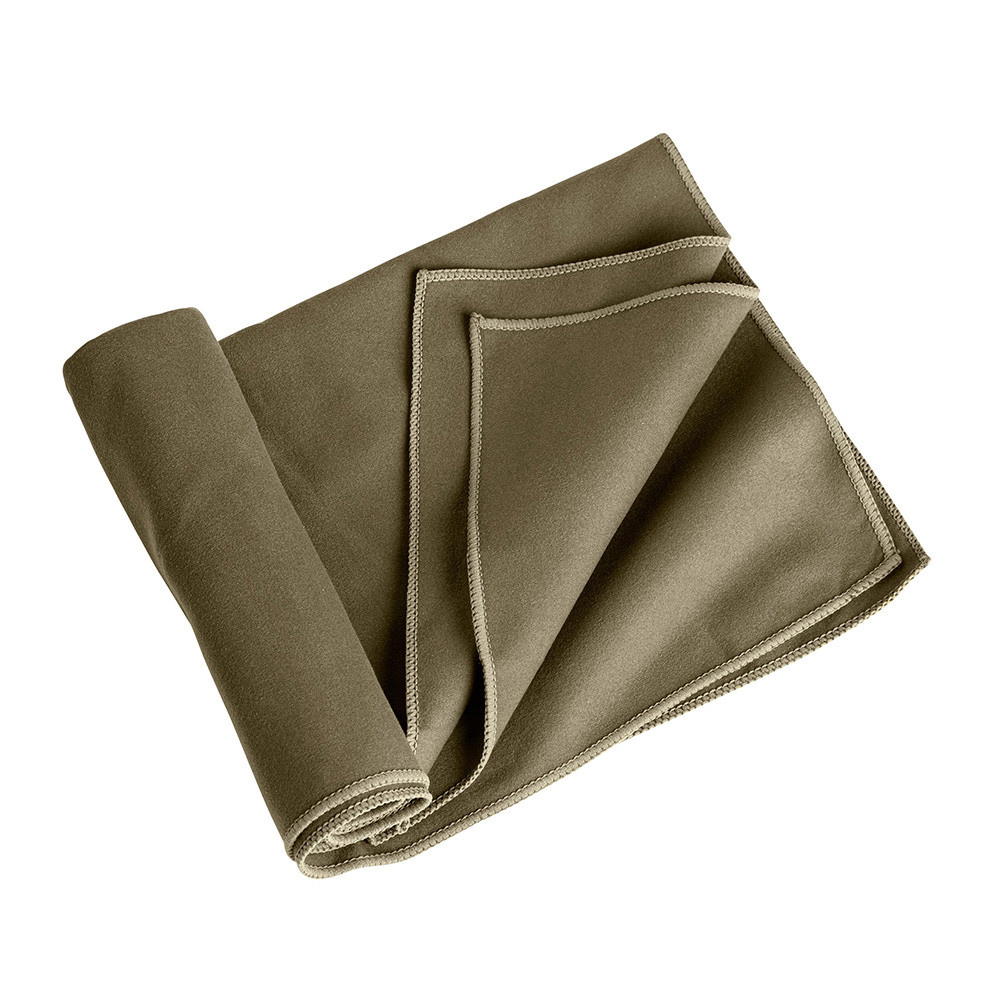 Serviette microfibre vert olive 75x130cm de la gamme EXPÉDITION par A10 Equipment, légère, compacte et à séchage rapide, avec housse de transport incluse.