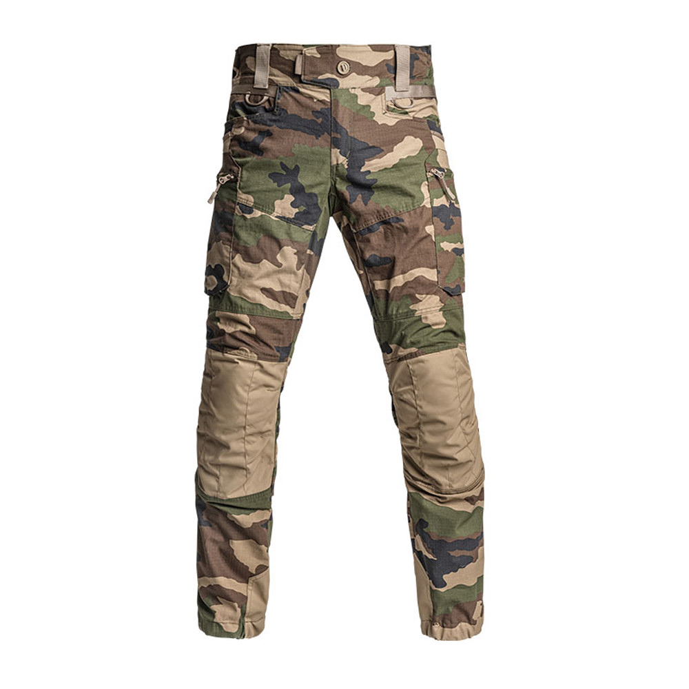 Alt tag SEO pour pantalon militaire V2 FIGHTER CAM CE d'A10 EQUIPMENT, résistant et fonctionnel, idéal pour tous types de terrains.