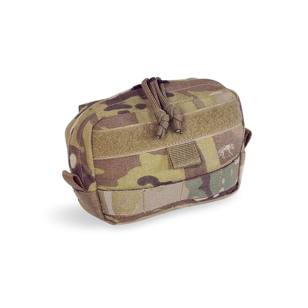 Poche tactique horizontale TT TAC Pouch 4 avec système MOLLE, ouverture zippée et bandes auto-agrippantes pour badges nominatifs, de Tasmanian Tiger.