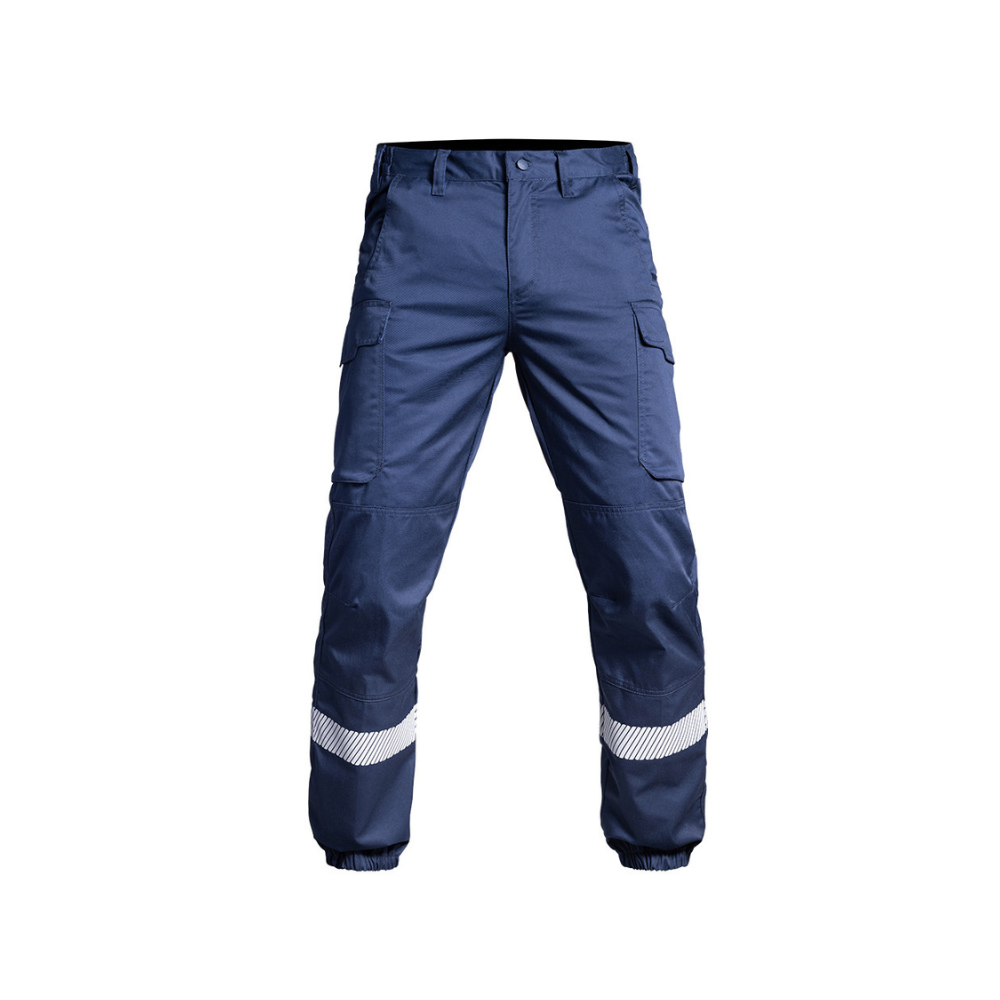 alt = Pantalon SÉCU-ONE bleu marine avec bas élastiqué et bandes réfléchissantes HV-TAPE de A10 Equipment pour la sécurité privée