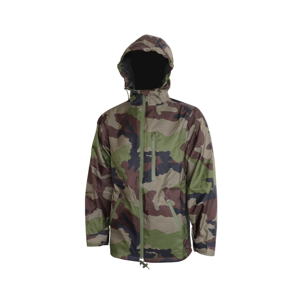 Veste coupe-vent Rainshield A310 v2 de Arktis en camouflage centre-europe, légère, imperméable et compacte avec fermetures éclair étanches et plusieurs poches.