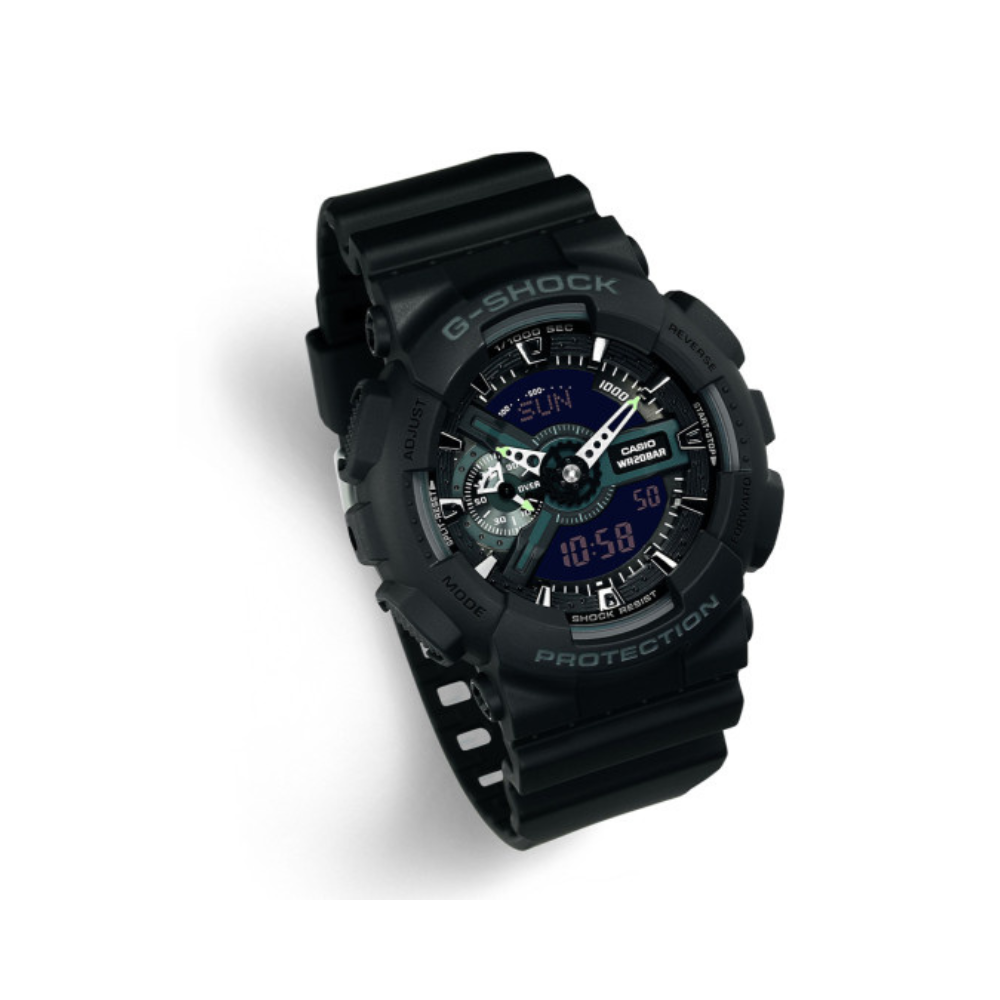 Montre G-Shock GA-110 noire de Casio avec cadran en verre minéral, boîtier et bracelet en résine, résistance magnétique de classe 1 et affichage numérique et analogique