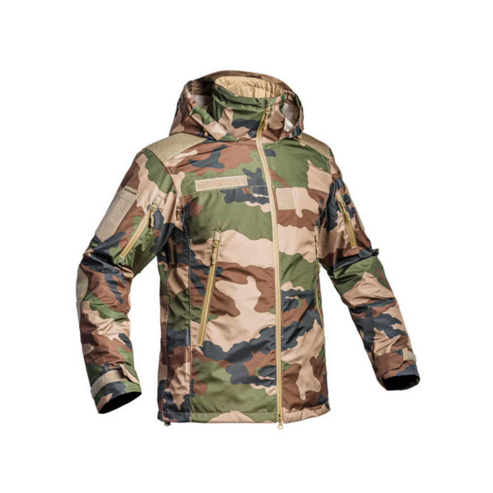 Parka Hardshell Fighter CAM CE de A10 Equipment en tissu Ripstop 2.5 avec technologie Hard-Shell 2 couches pour une résistance et une fonctionnalité optimales.