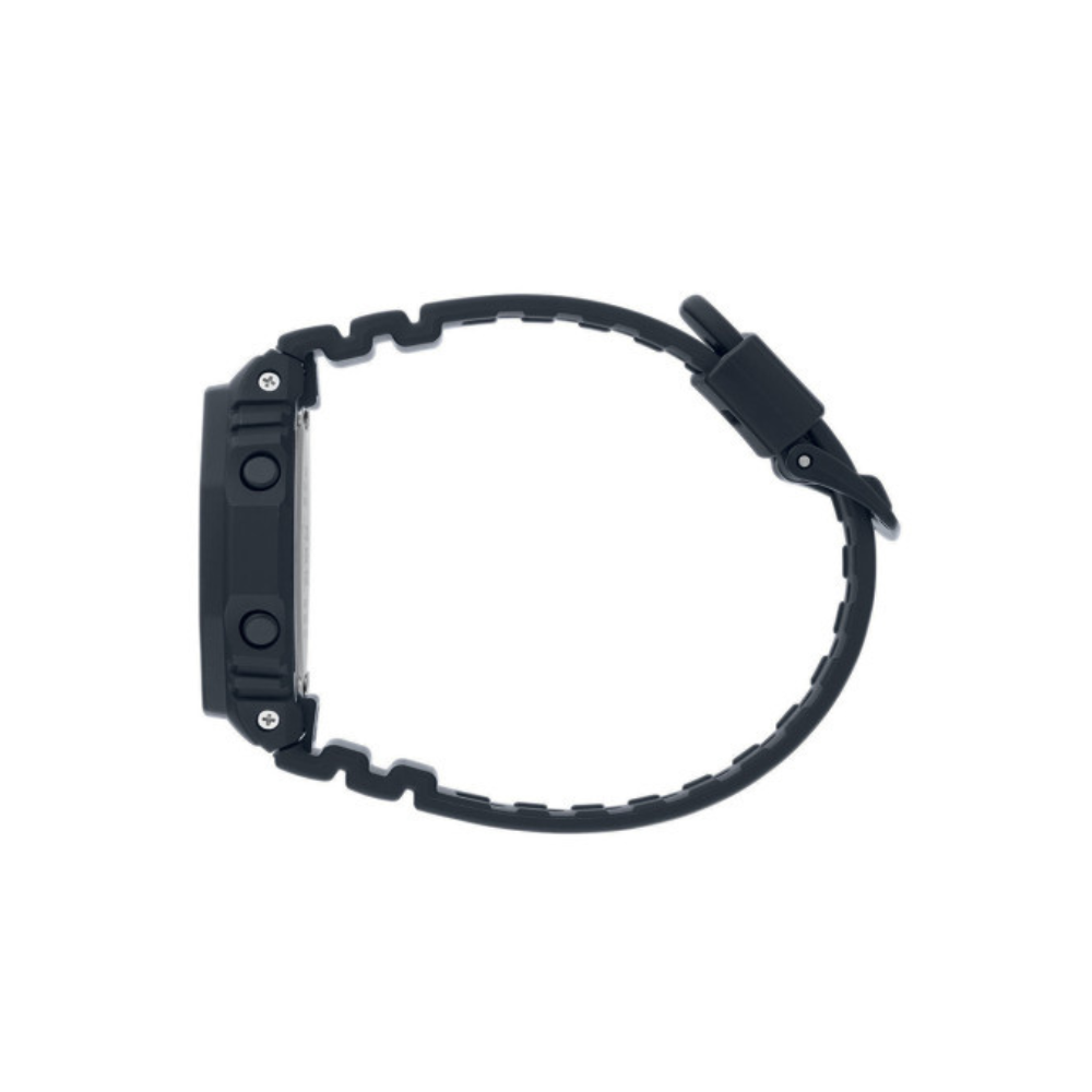 Montre-bracelet G-Shock GMA-S2100 noire de Casio, fine, légère et robuste avec cadran en verre minéral et bracelet en résine, adaptée aux poignets fémin