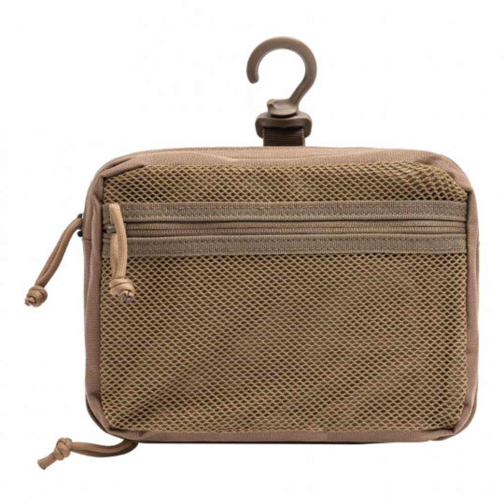 Robuste et fonctionnelle trousse de toilette Transall Tan de la marque A10 Equipment, inspirée de l'avion de transport militaire français