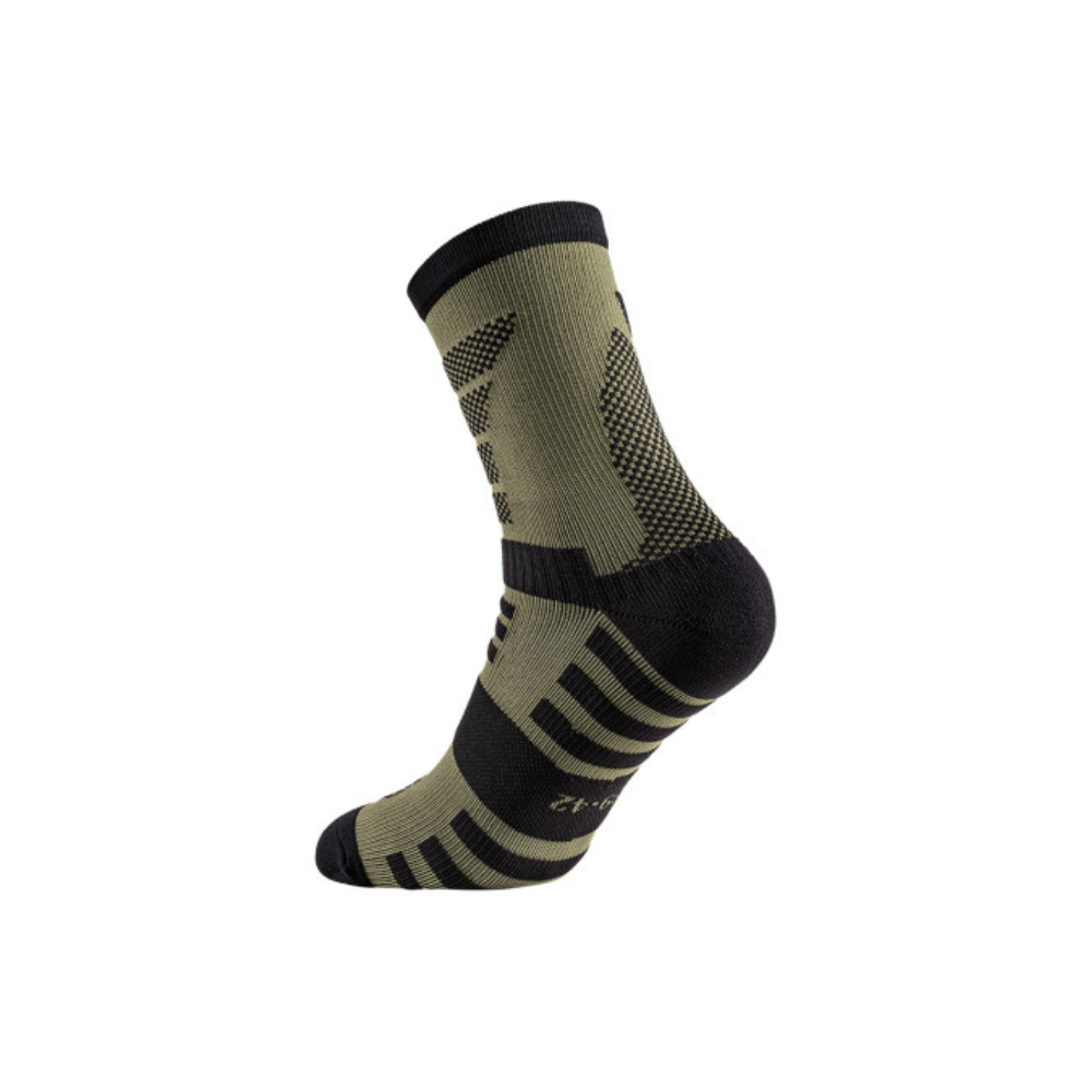 Chaussettes Impact 9 pouces Summer d'A10 Equipment en vert olive et gris béton, légères et thermorégulantes pour confort et protection en temps chaud, avec technologie Q-SKIN et composition en nylon