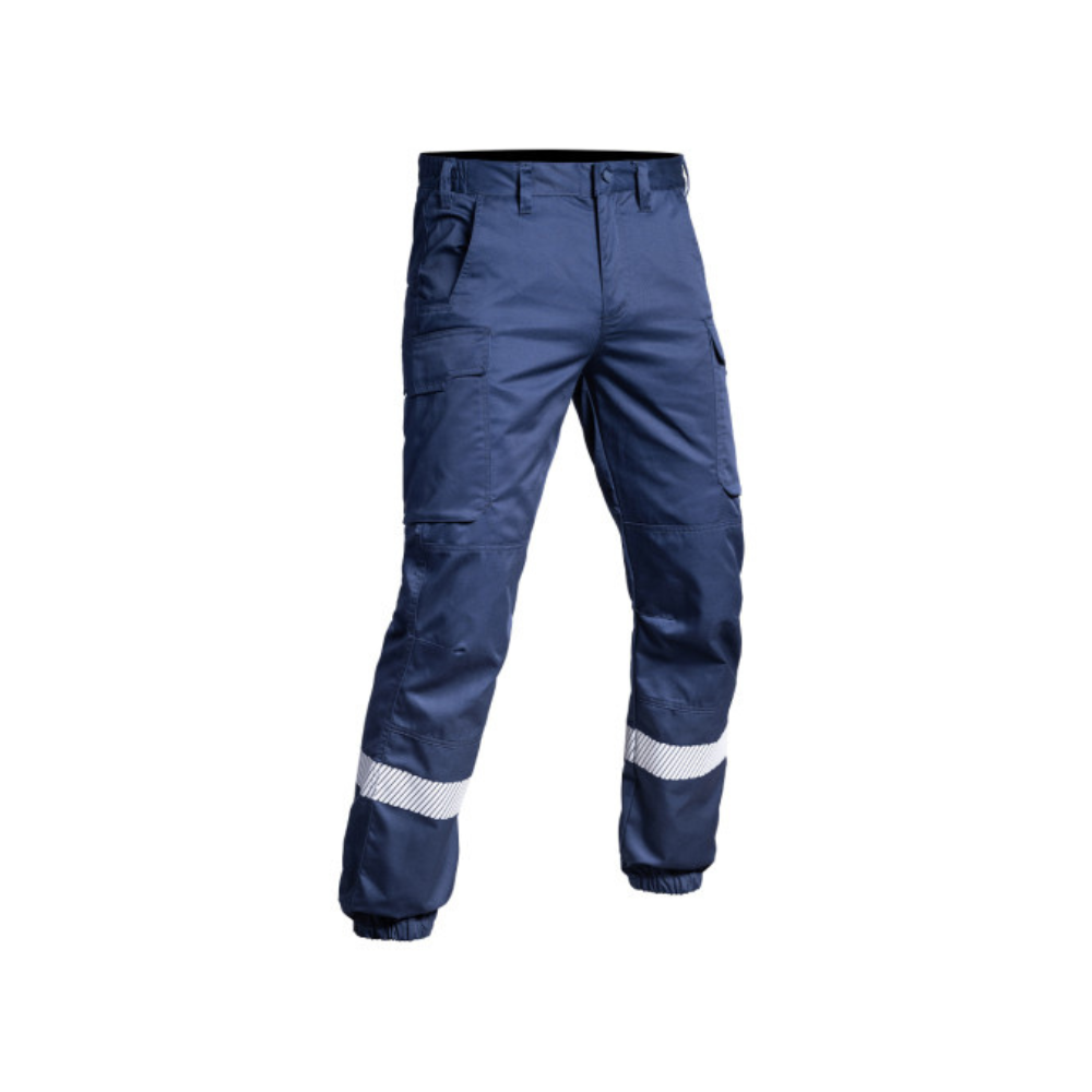 Alt tag: Pantalon SÉCU-ONE bas élastiqué HV-TAPE bleu marine de A10 Equipment, résistant et ergonomique avec bandes rétro-réfléchissantes pour une visibilité optim
