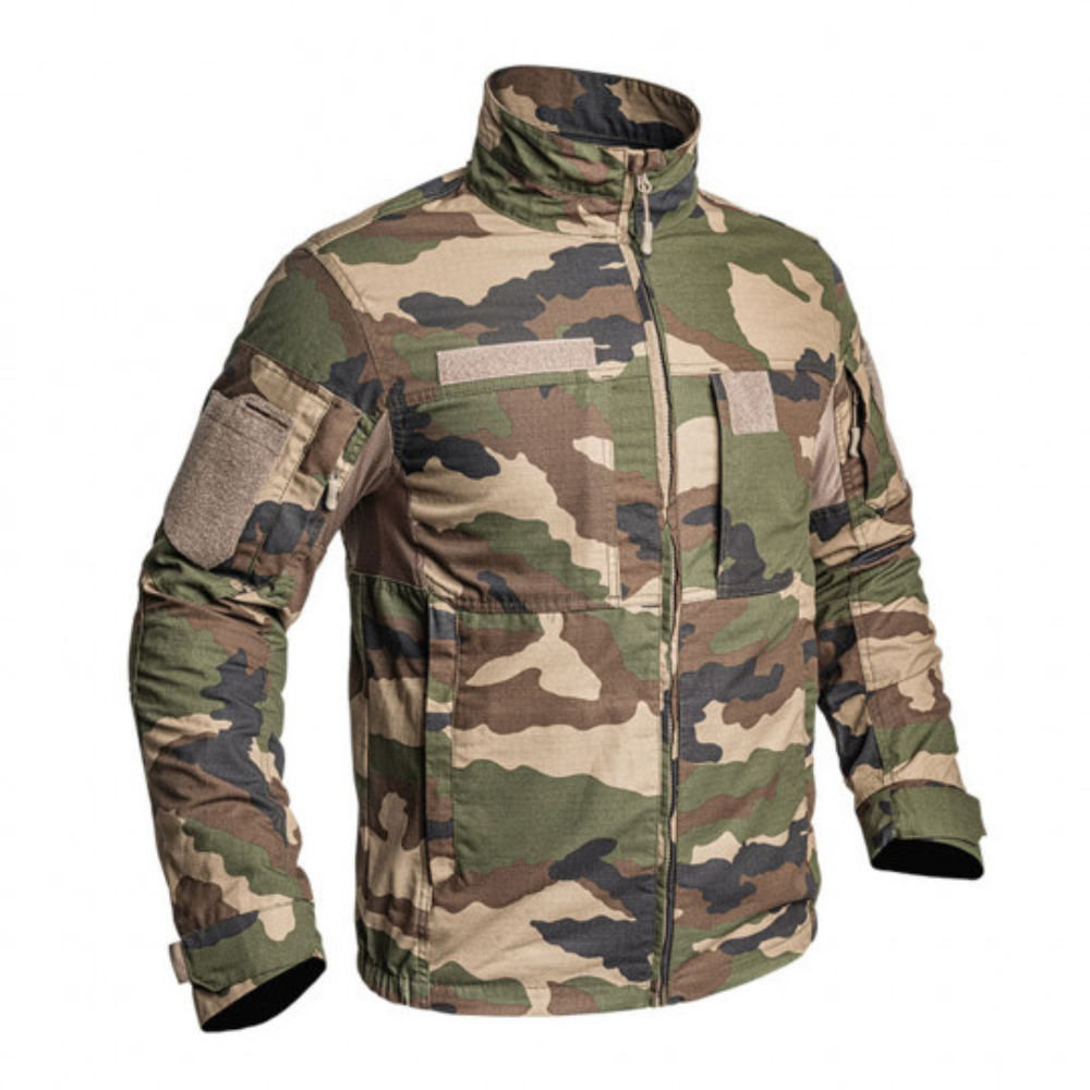 Veste de combat courte FIGHTER en Cam CE par A10 EQUIPMENT, résistante et ergonomique, avec de nombreuses poches et traitements TEFLON et IR-PROTECT pour une fonctionnalité optim