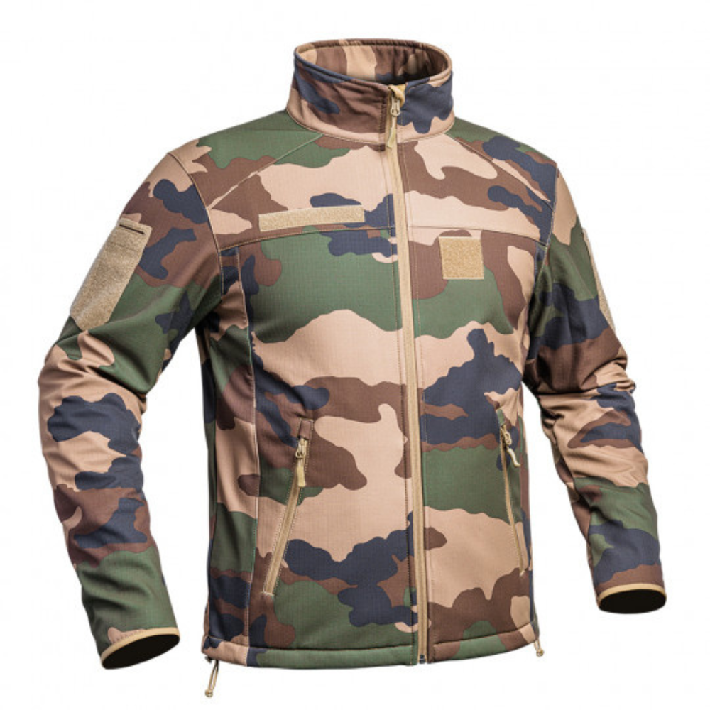 Veste Softshell Fighter CAM CE de A10 Equipment, résistante et fonctionnelle pour les militaires, avec technologie SOFT-SHELL 3 LAYERS et tissu Ripstop 5.0.