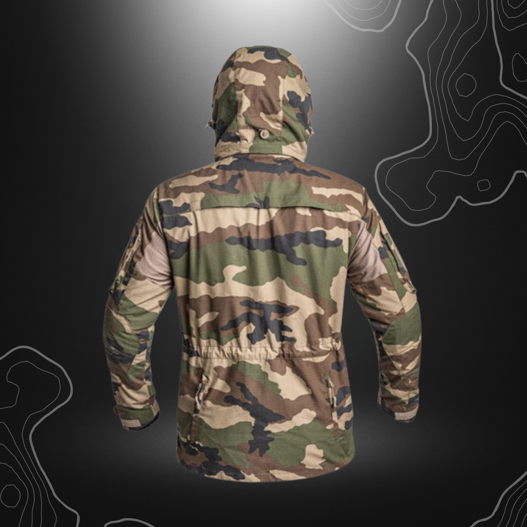 Veste de combat longue Fighter Cam CE de A10 Equipment avec capuche amovible et poches de rangement spacieuses, conçue pour une résistance, une ergonomie, une fonctionnalité et une techn