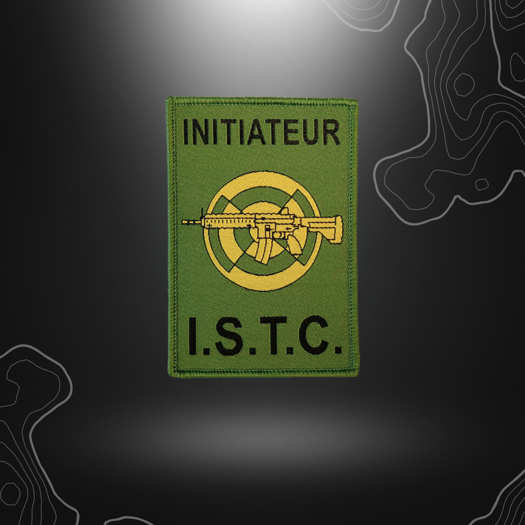 Logo du patch spécialiste initiateur HK ISTC sur fond vert variant légèrement de teinte