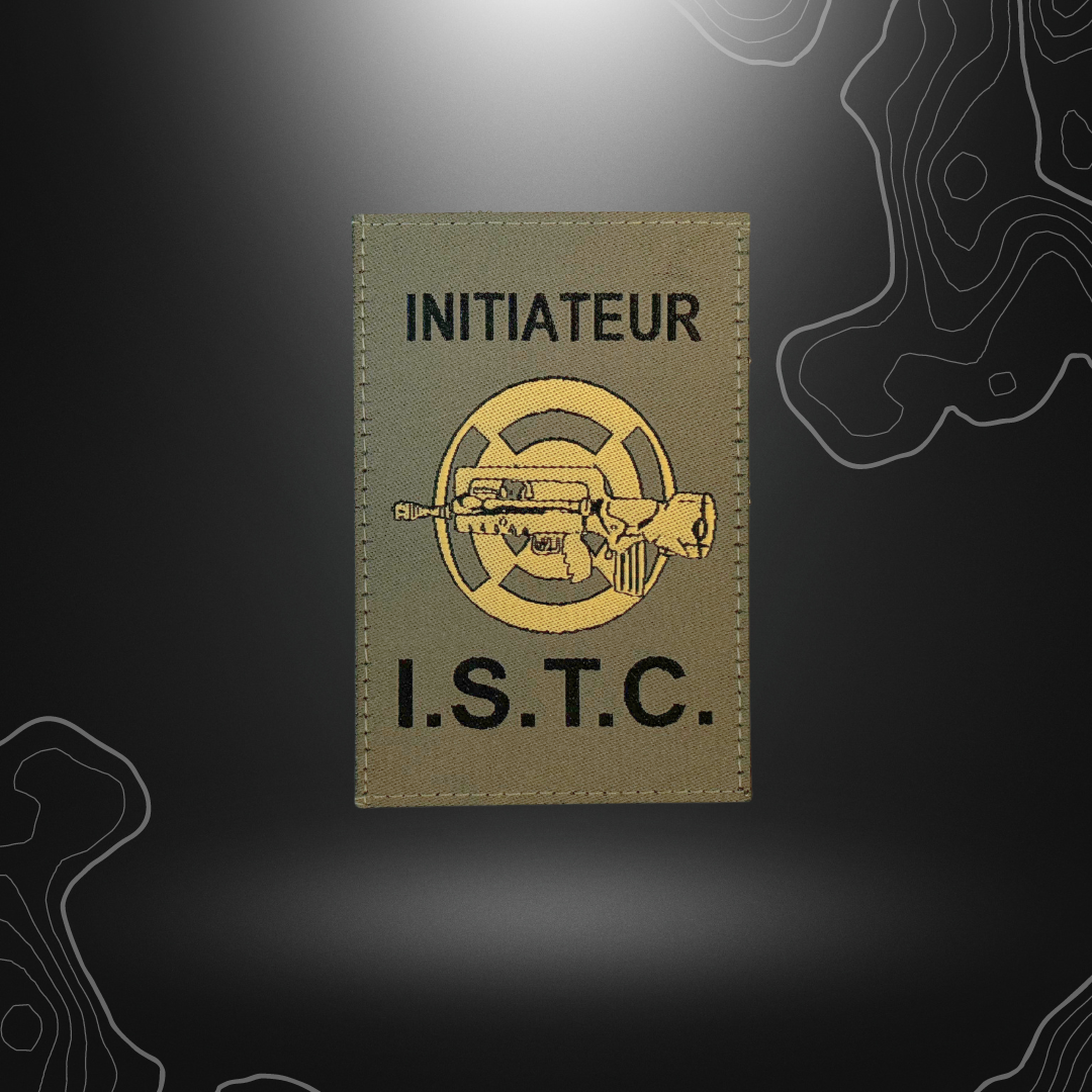 Patch militaire spécialiste initiateur FAMAS ISTC sur fond vert