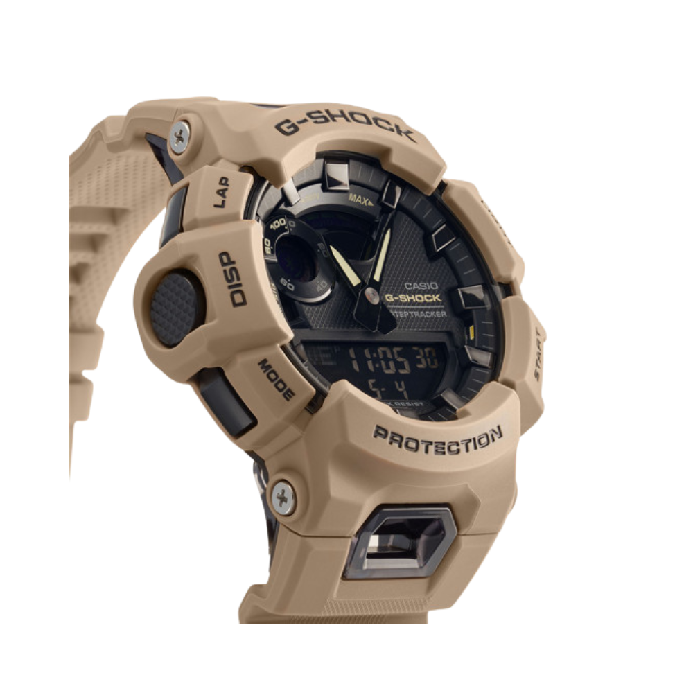 Montre G-Shock GBA-900 de Casio avec connexion Bluetooth, podomètre et fonction d'alarme, résistante et durable en résine de couleur tan.