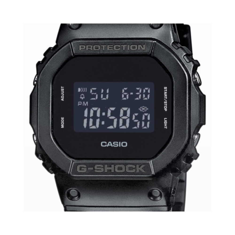 Montre G-Shock DW-5600BB noire de Casio avec cadran en verre minéral et bracelet en résine, dotée de fonctionnalités comme calendrier automatique, chronomètre, alarme et
