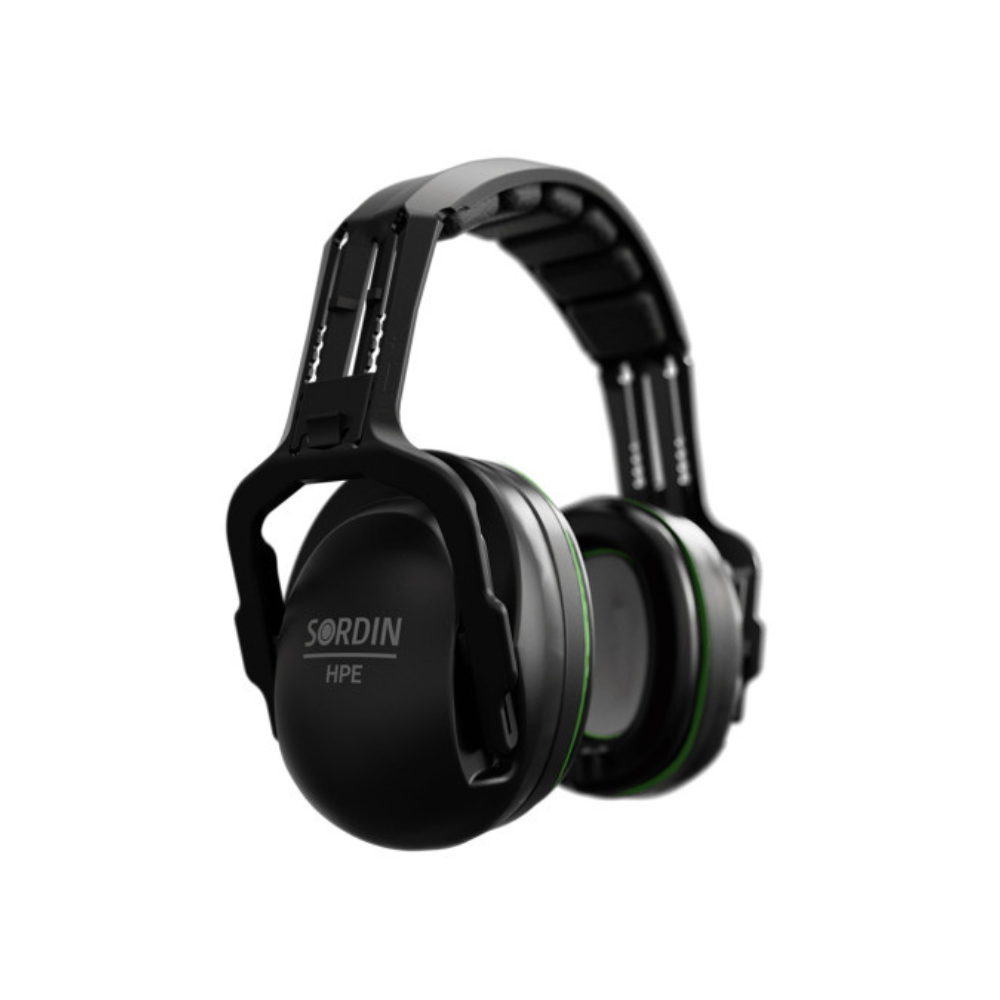 Un casque anti-bruit Classic HPE SNR de MSA SORDIN noir, avec de grands coussinets de réduction du bruit en mousse pour un confort optimal.