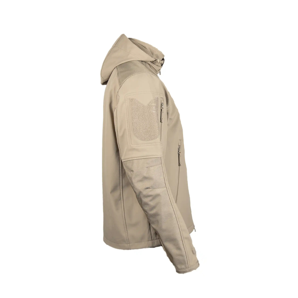 Veste softshell Ripstop Coyote GK Dutycall conçue pour les professionnels exigeants, offrant performance et résistance avec une membrane imperméable et respirante.