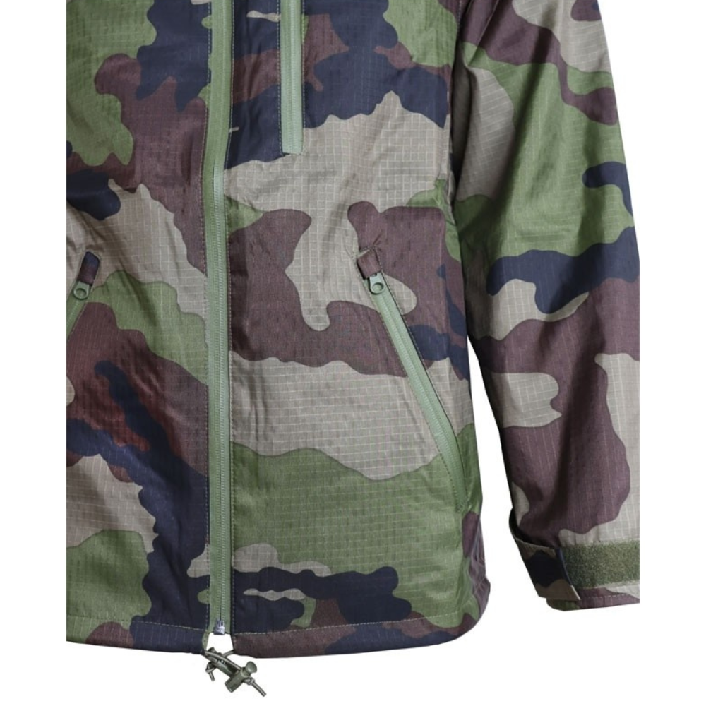 Veste imperméable Rainshield A310 v2 d'Arktis, légère et compacte, en camouflage Centre-europe, avec fermetures éclair étanches et plusieurs poches