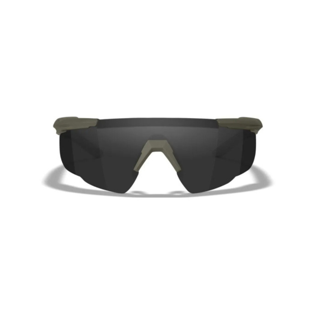 Des lunettes de protection balistique Saber Advanced WileyX avec verres interchangeables, répondant aux normes militaires, avec traitement anti-buée, anti-rayure et protection 100% contre les rayons UVA/UV