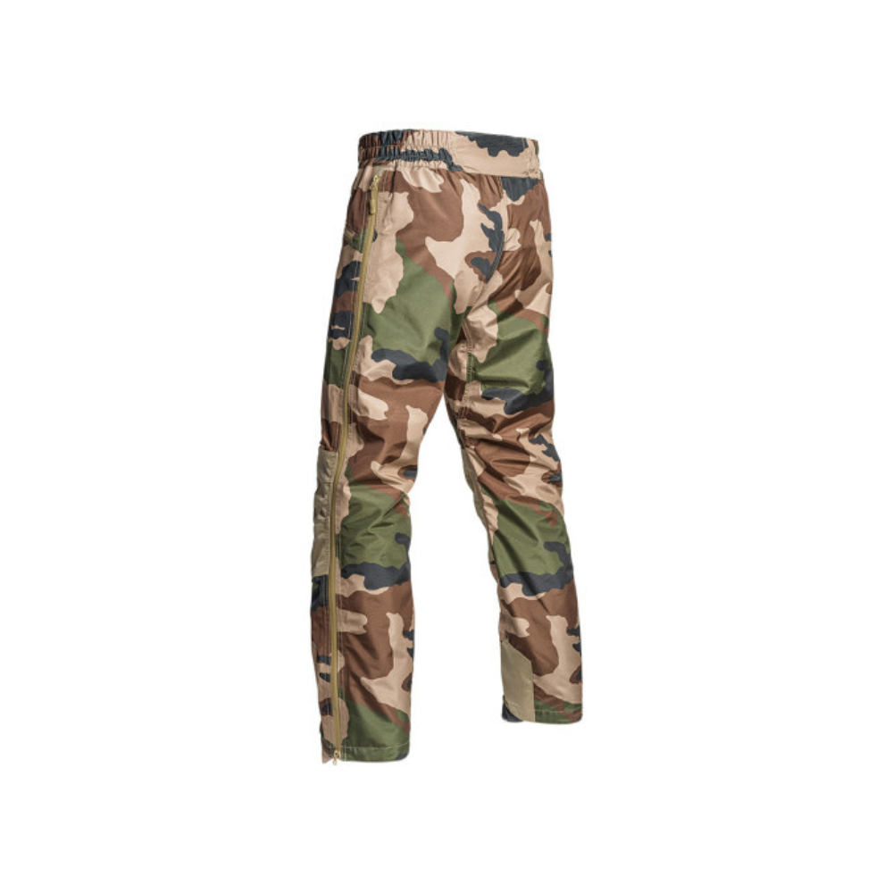 Un pantalon Hardshell Fighter résistant et fonctionnel de la marque A10 Equipment, conçu pour les combattants avec technologie imperméable et respirante, coutures étanches et tissu Ripstop 2.