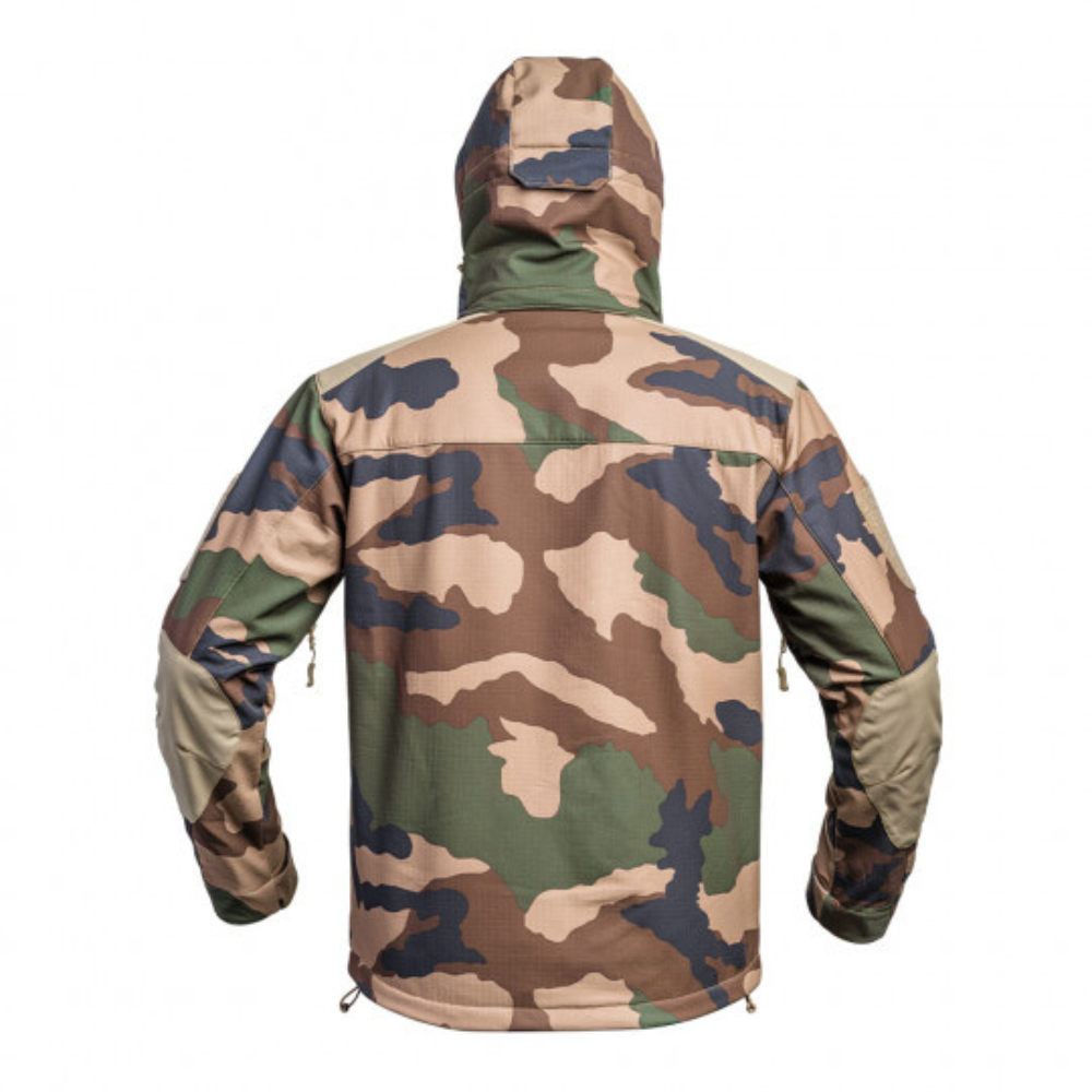 Veste militaire Softshell V2 Fighter de A10 Equipment en camouflage CE, résistante et ergonomique avec technologie SOFT-SHELL 3 LAYERS et doublure polaire