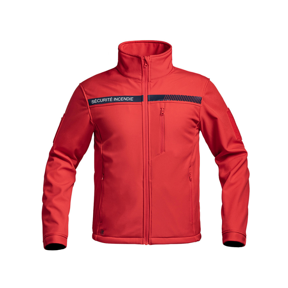 Veste softshell rouge pour sécurité incendie de la marque A10 Equipment avec marquage poitrine, bande bleue et compatibilité porte-carte velcro. Tailles XS à 4XL.