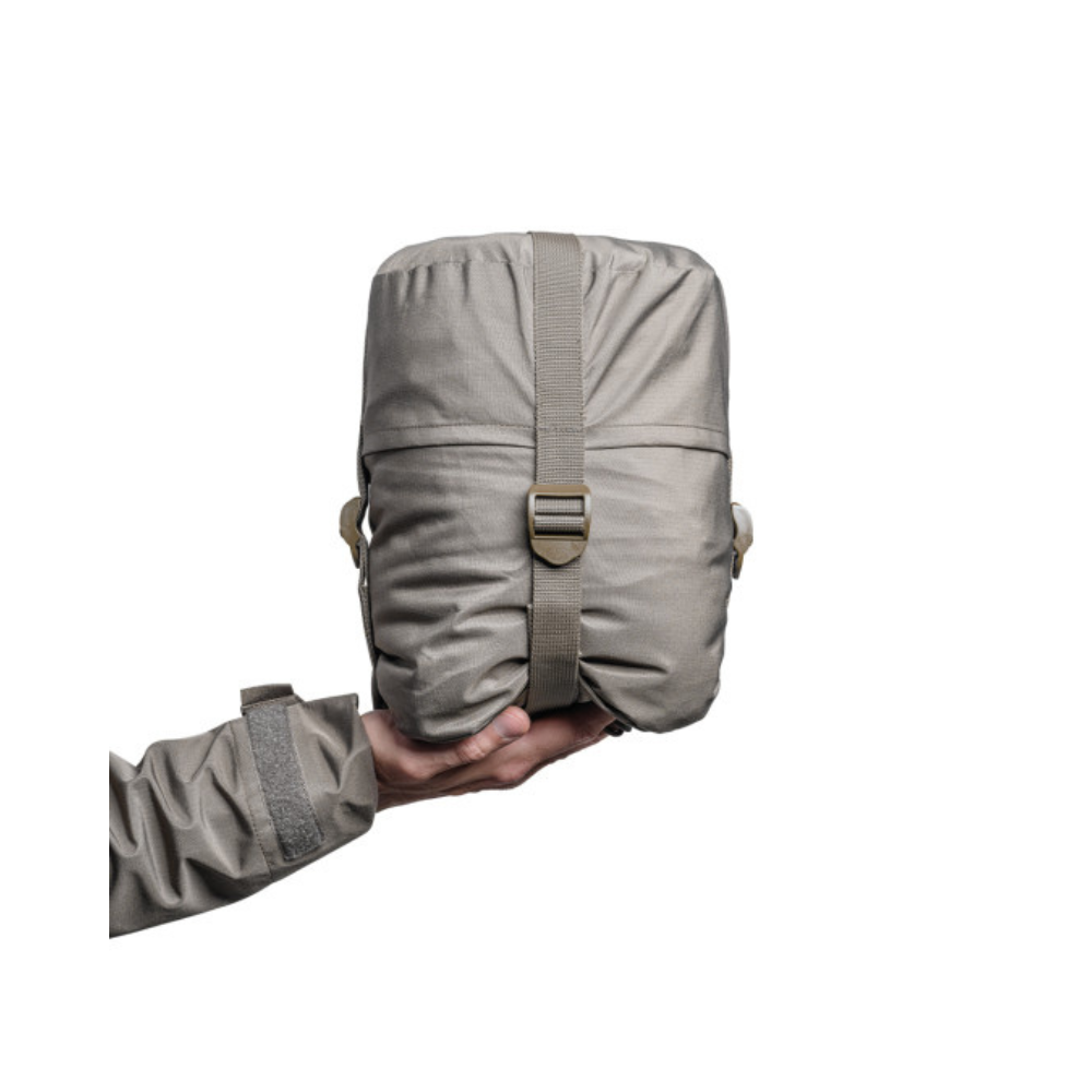 Parka Hardshell XMF 200 Fighter de A10 Equipment, veste militaire haute performance résistante et ergonomique avec isolation thermique et technologie imperméable.