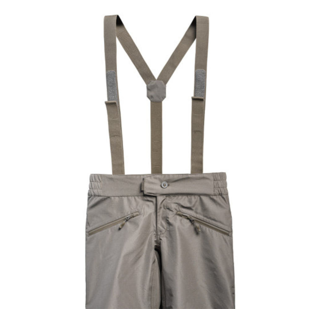 Alt tag: Pantalon Hardshell Fighter d'A10 Equipment, résistant et imperméable pour une utilisation militaire sur tous les terrains.