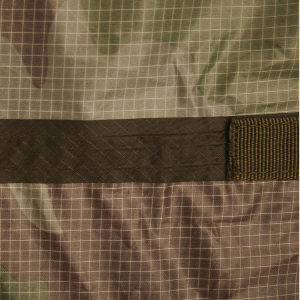 Bâche terrain EXPÉDITION 3x3m résistante et légère de A10 EQUIPEMENT, fabriquée en tissu Ripstop avec enduction imperméable WATER-PROTECT