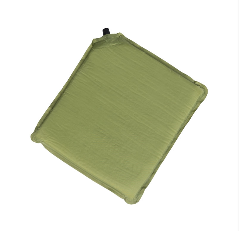 Robuste coussin d'assise gonflable vert olive Mil-Tec, facilement transportable et idéal pour le camping, la randonnée et la pêche, avec sac de transport inclus