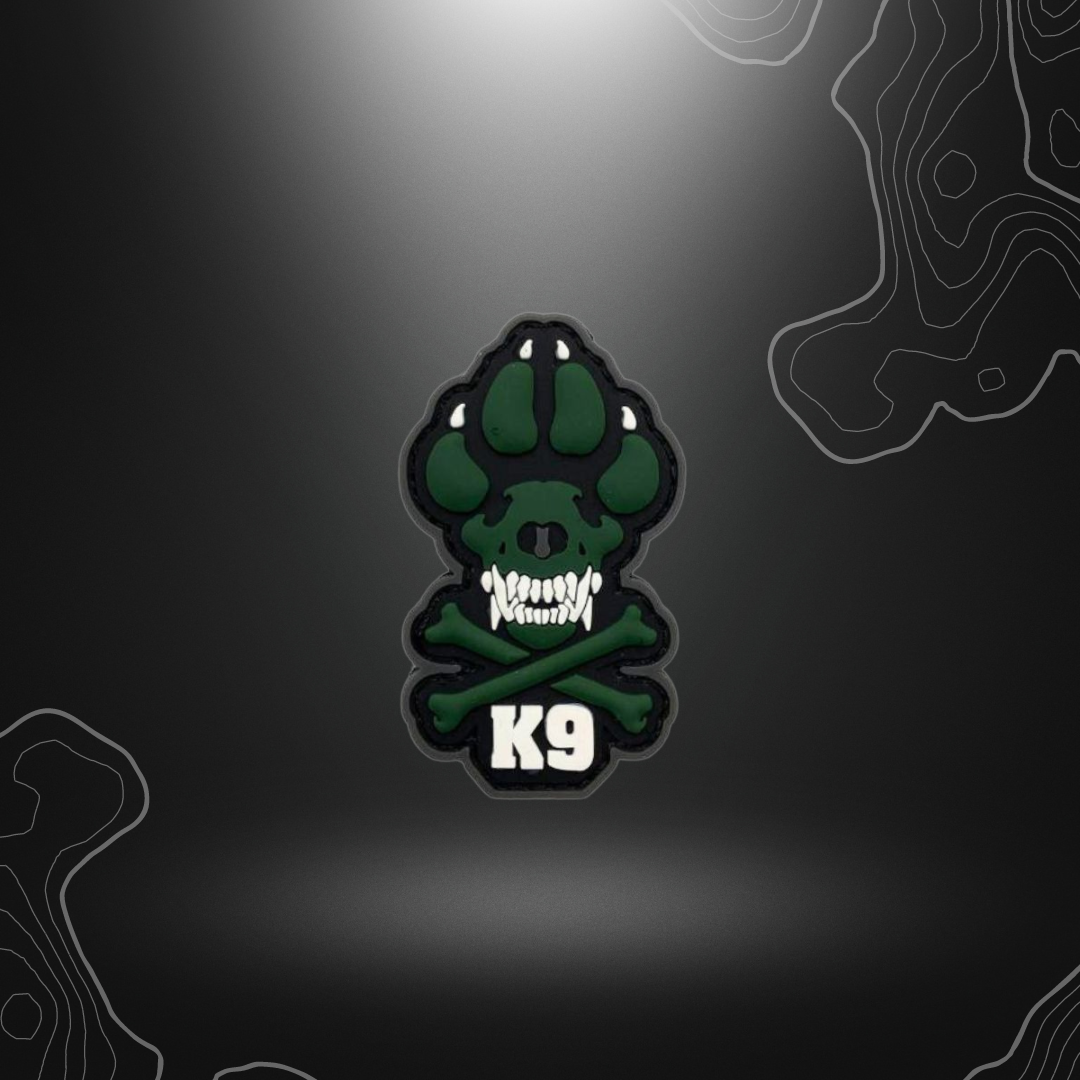 Patch K9 vert en PVC représentant un squelette de chien