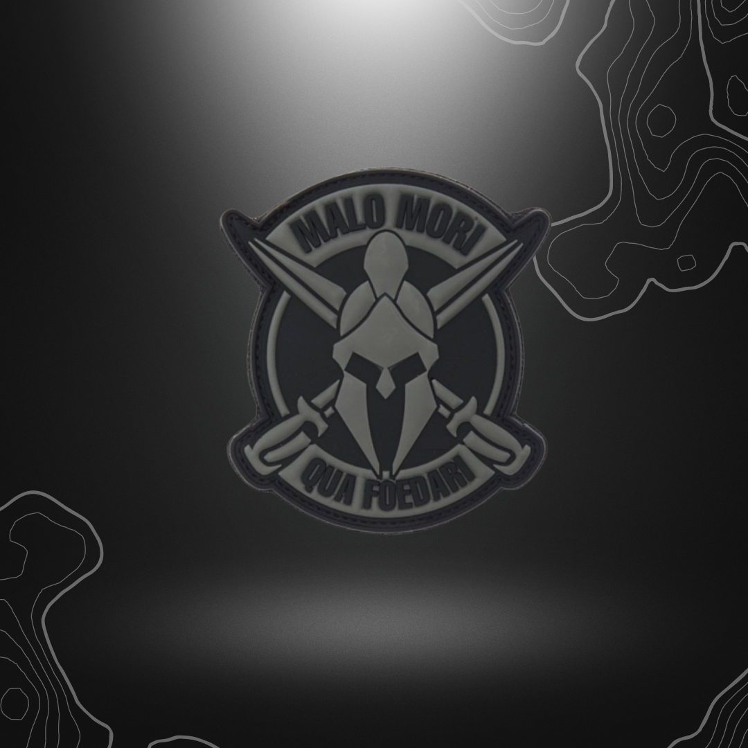 PATCH MALO MORI QUA FOEDARI GRIS PVC