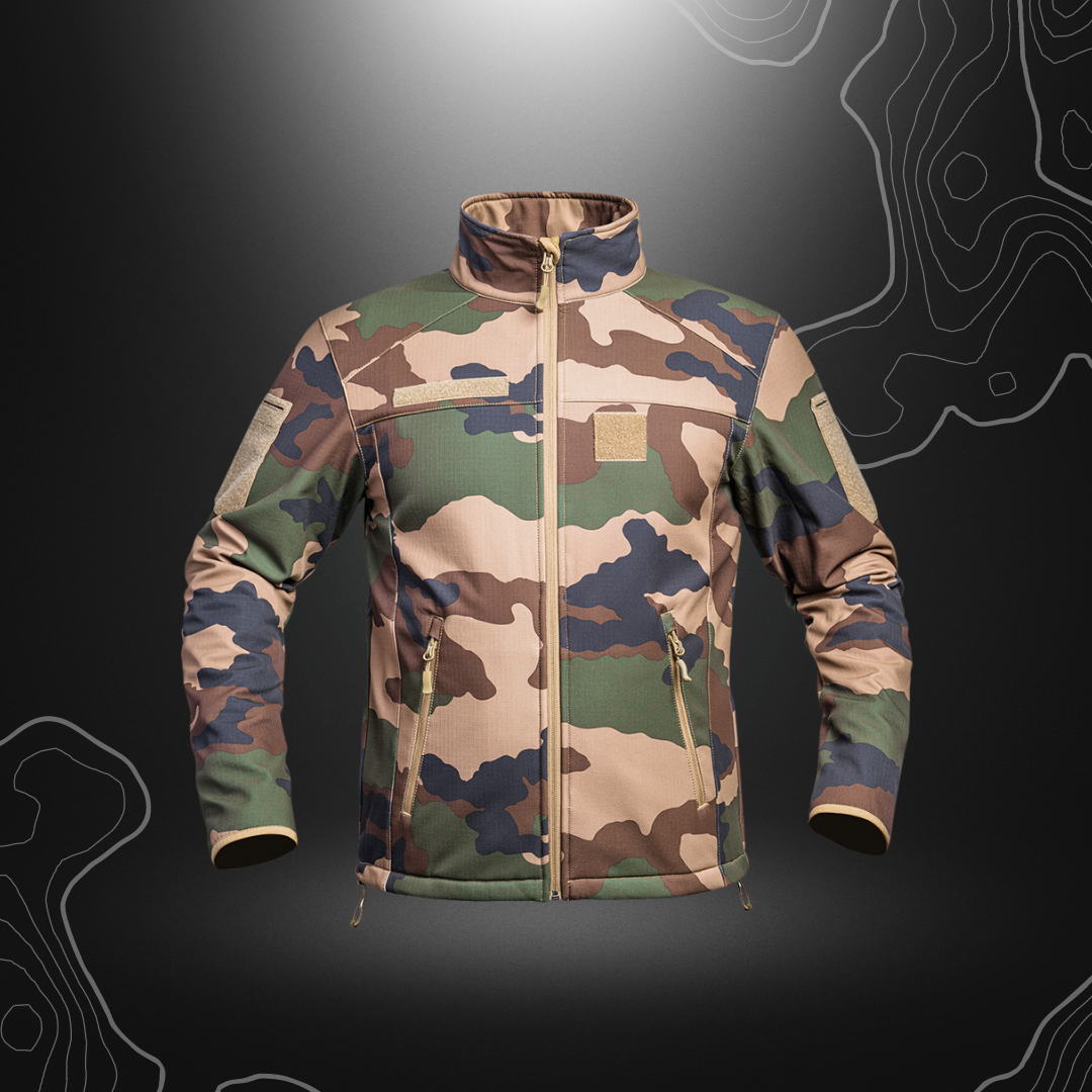 Veste Softshell Fighter CAM CE conçue par A10 Equipment, résistante et fonctionnelle, avec technologie Soft-Shell 3 Layers, en tissu Ripstop 5.0 et 100% polyester, pour