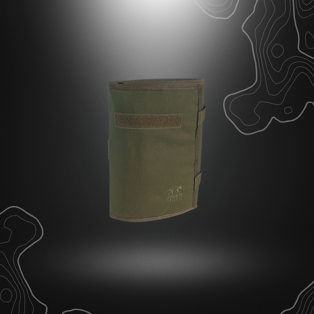 Porte carnet Pilote TT PilotPad Vert Olive de Tasmanian Tiger avec protection contre la pluie, poche pour stylo et lampe, poche filet, poche transparente et élastique pour port à