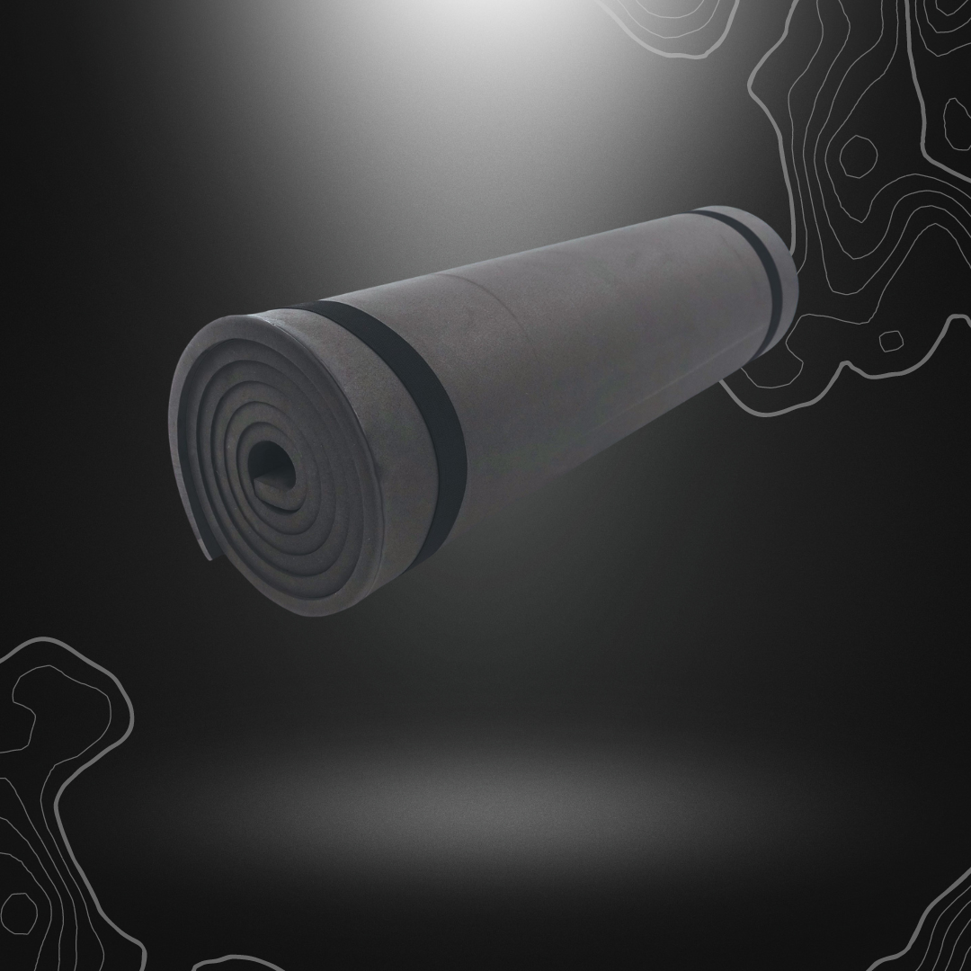 Alt tag pour un tapis de sol en mousse noire Opex, flexible, durable et très résistant, idéal pour la randonnée, le camping et les sports de loisir, mesurant 180x50