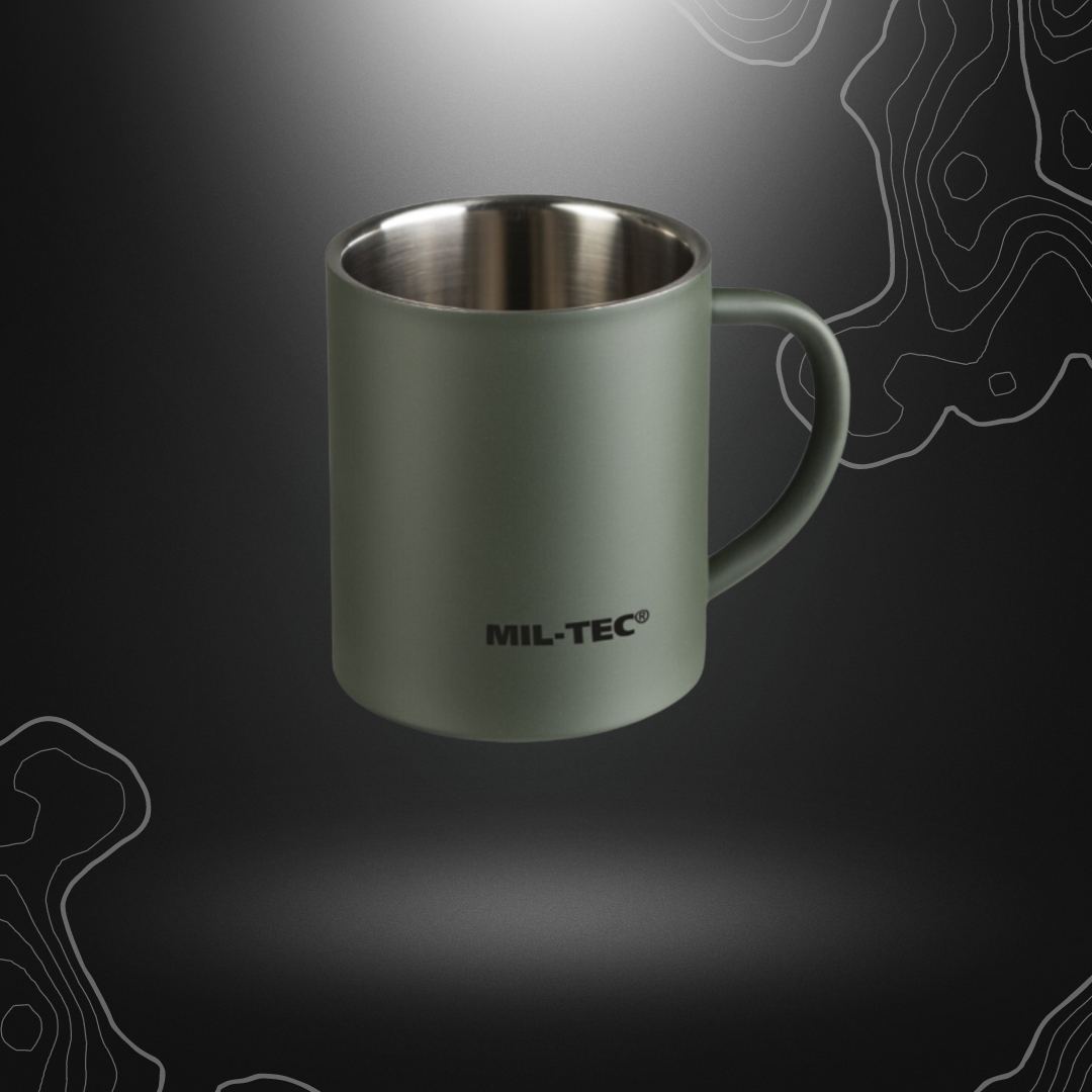 Alt tag pour une tasse verte olive de 300ml de marque Mil-Tec, en acier affiné, incassable, dépoli, hauteur 9 cm, diamètre du fond 7,5 cm,