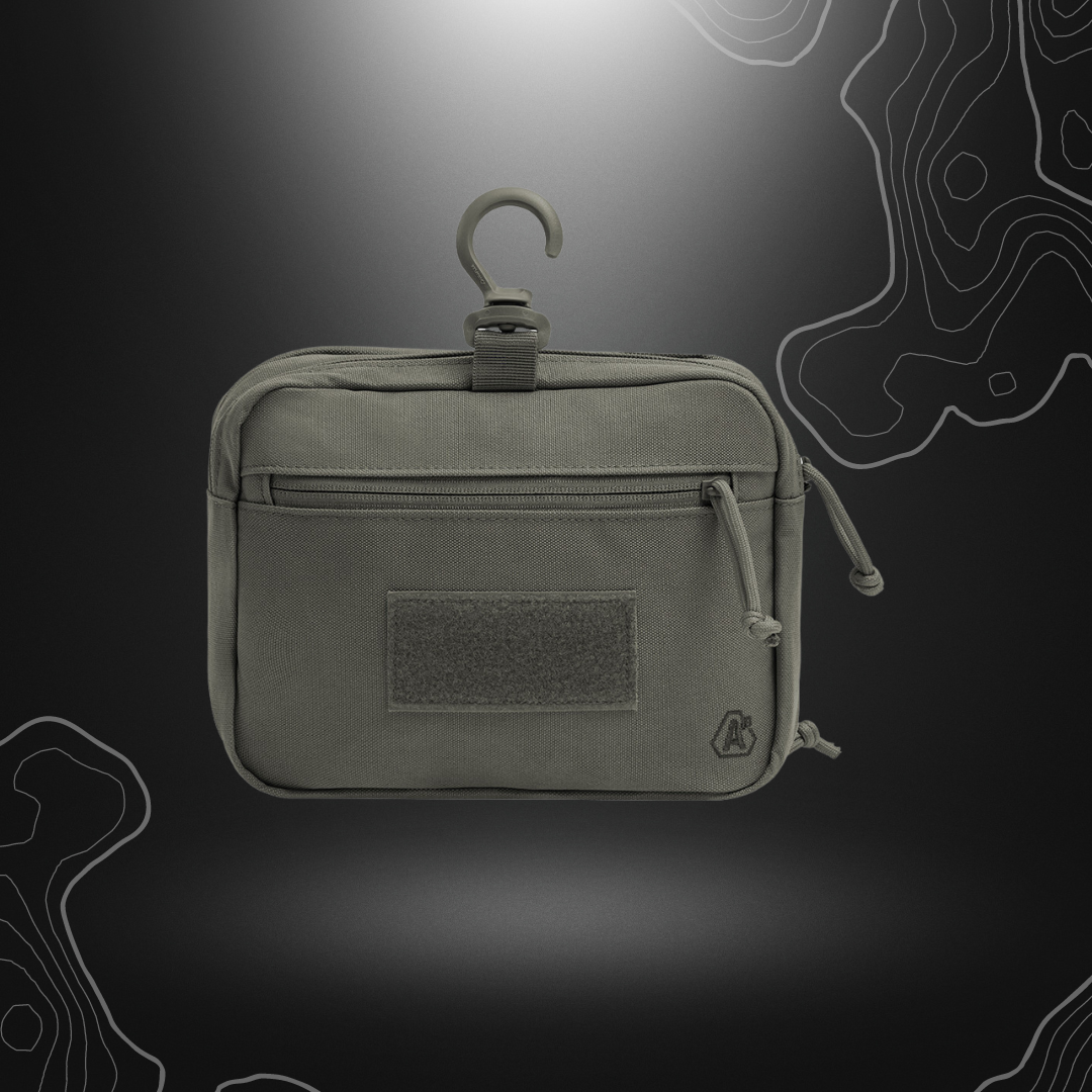 Trousse de toilette militaire verte olive Transall de A10 Equipment, résistante et fonctionnelle avec plusieurs compartiments de rangement