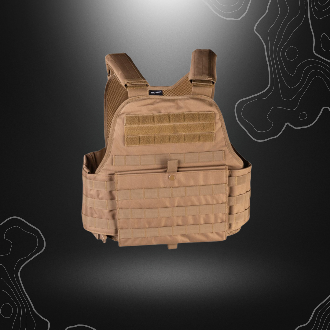 Vue de face du gilet de combat SMB Coyote de Mil-Tec en polyester, avec poignée et ceinture réglable, compartiments pour plaques de protection balistiques et scratch sur le dos et devant