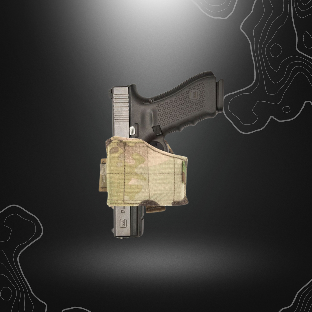 Holster universel gaucher Multicam de Warrior Assault, facilement réglable et attachable sur divers équipements de combat, fabriqué en Cordura 500D pour une résistance optimale.