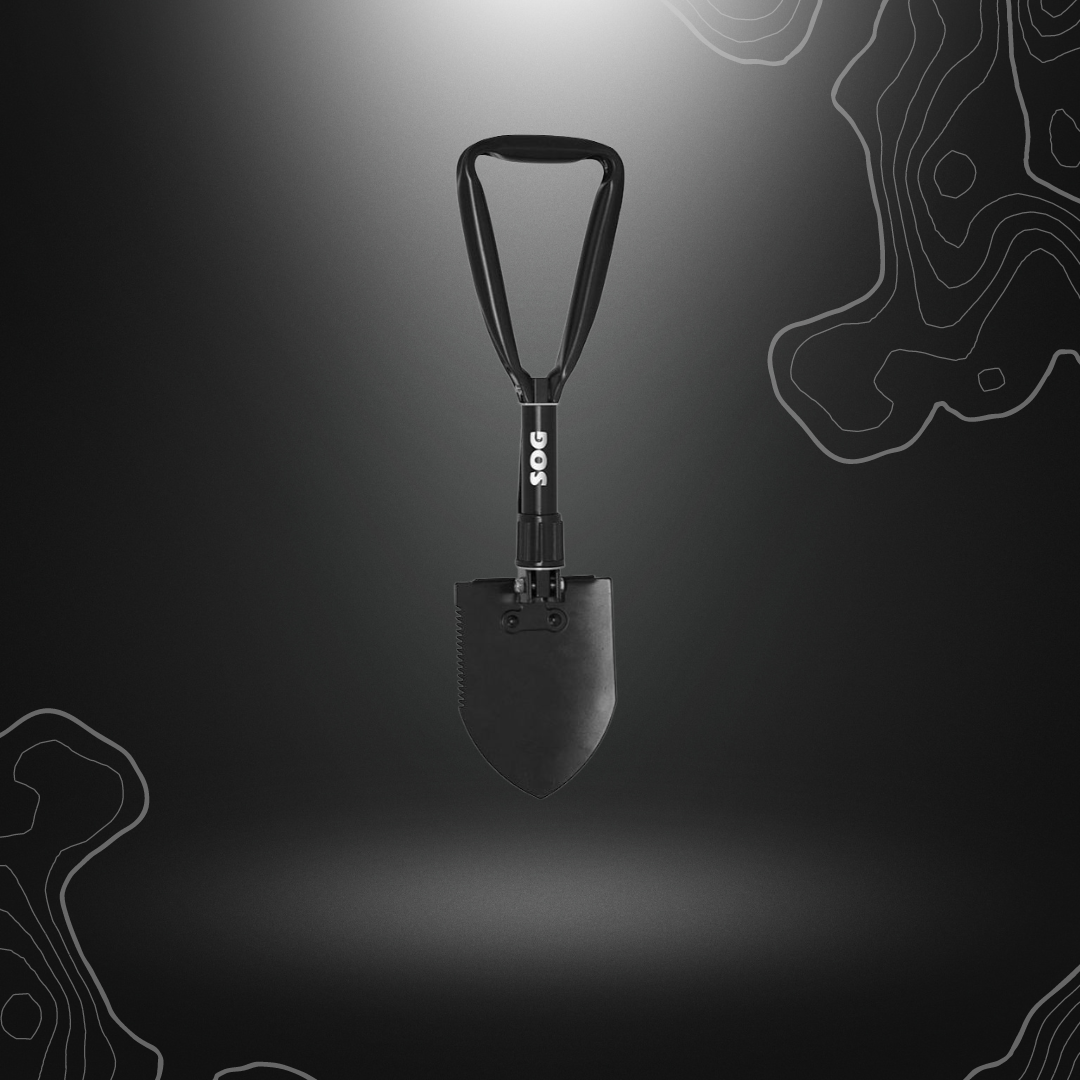 La pelle pliante noire SOG99329, construite en acier au carbone, de 46,3 cm ouverte et 18,4 cm repliée, avec partie serrated et étui en nylon