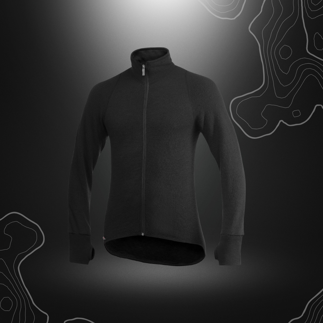 Veste noire Full Zip Jacket 600 Ullfrotté de Woolpower, idéale pour les conditions froides, avec col haut et poignets à trous pour les pouces