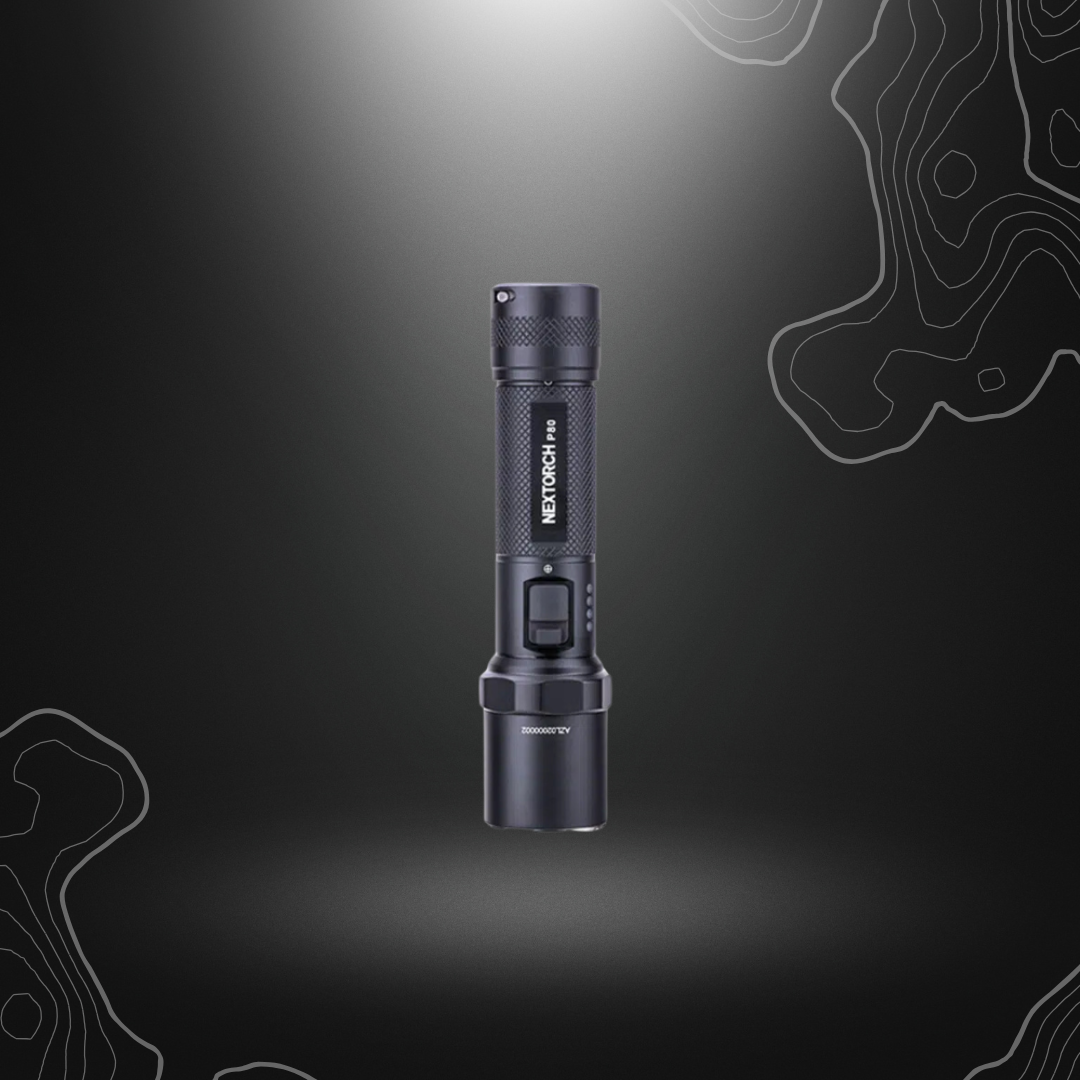 Compacte lampe de poche 1600 lumens NEX-P8 par Nextorch, résistante aux chocs et étanche, avec quatre modes d'éclairage et fonction brise-glace