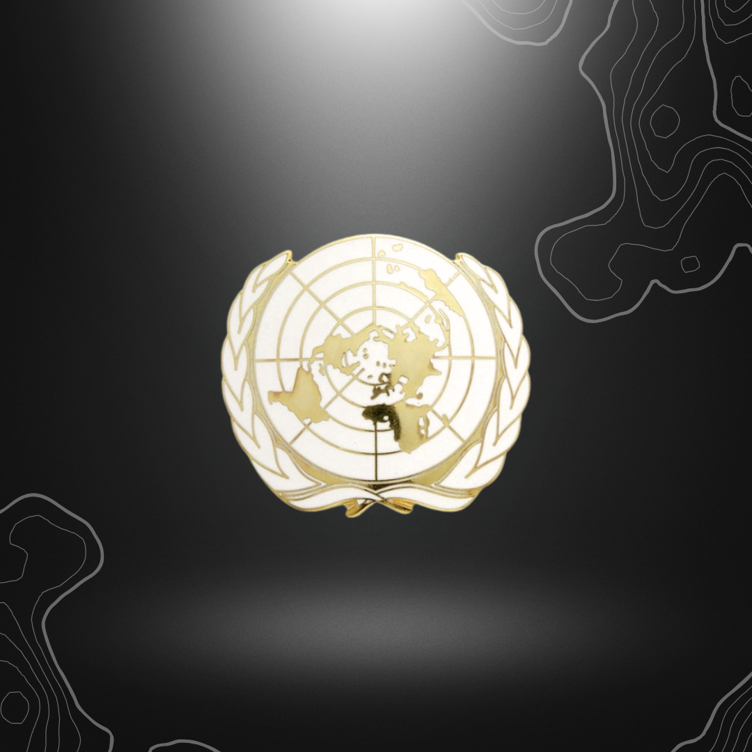 Grand insigne de béret ONU en émail doré avec feu