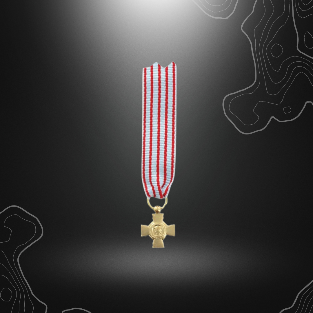 Alt tag pour une médaille de réduction de la Croix du Combattant sans barrette