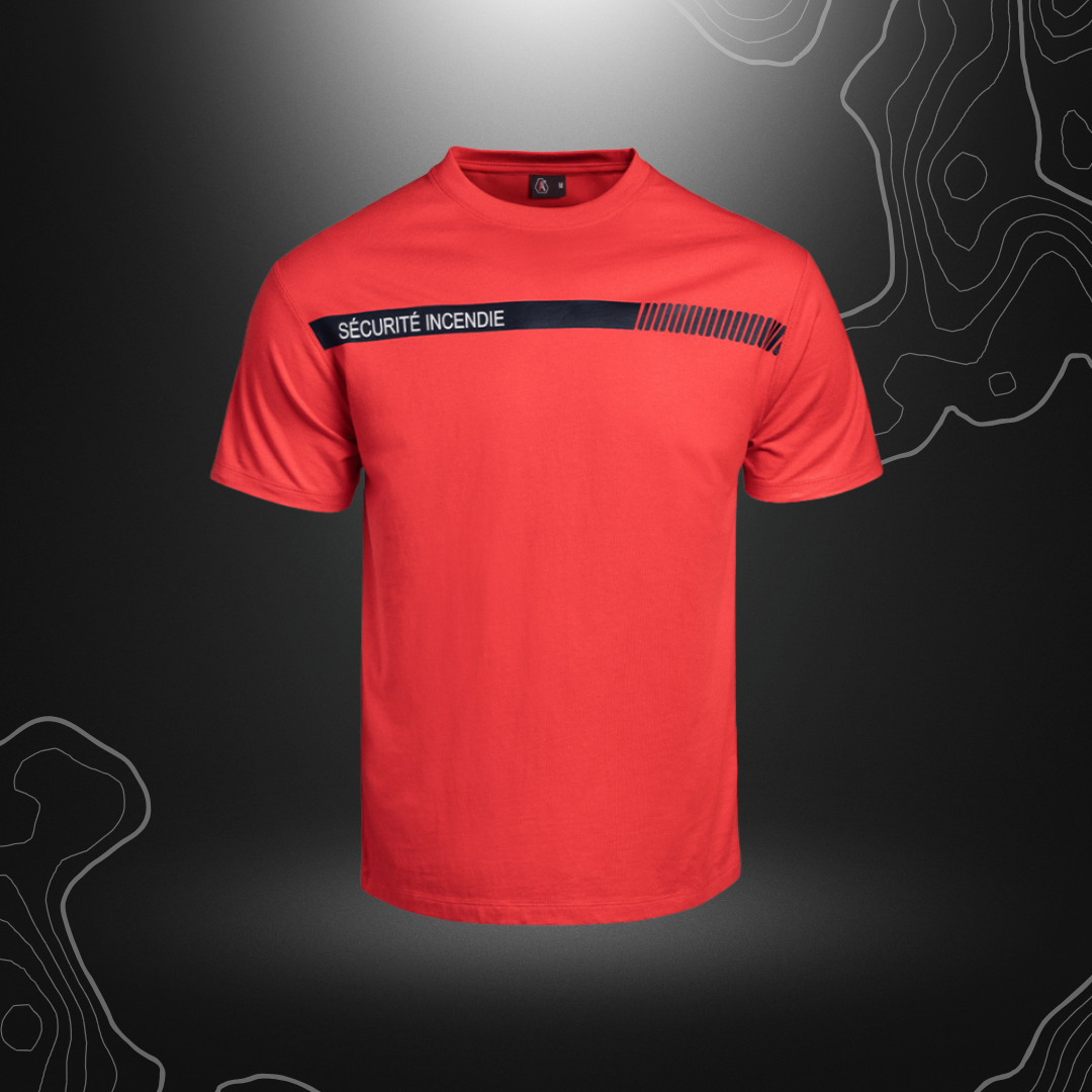 Rouge T-shirt de sécurité incendie par A10 Equipment avec marquage poitrine, bande bleue imprimée, 100% coton, disponible en tailles XS à 4XL