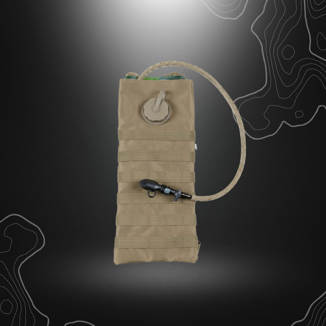 Poche d'hydration Molle 2.5L avec pochette TPU Tan de MFH, avec bretelles réglables, poche arrière à fermeture velcro, boucles de fixation et embout