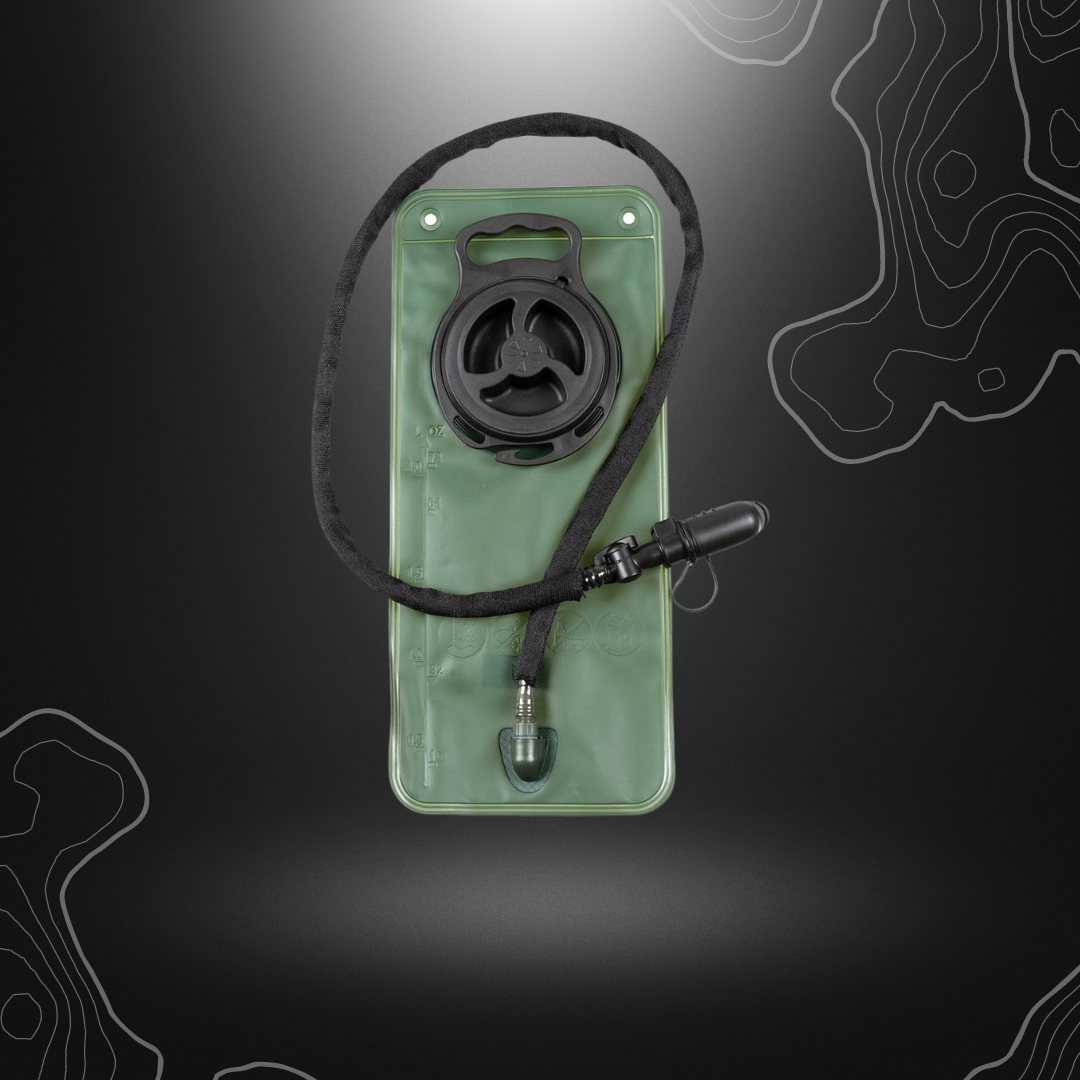 Poche d'hydratation de 2.5L, type Camelback, de couleur vert olive de la marque MFH, avec ouverture large, poignée de transport, tuyau amovible et convient pour